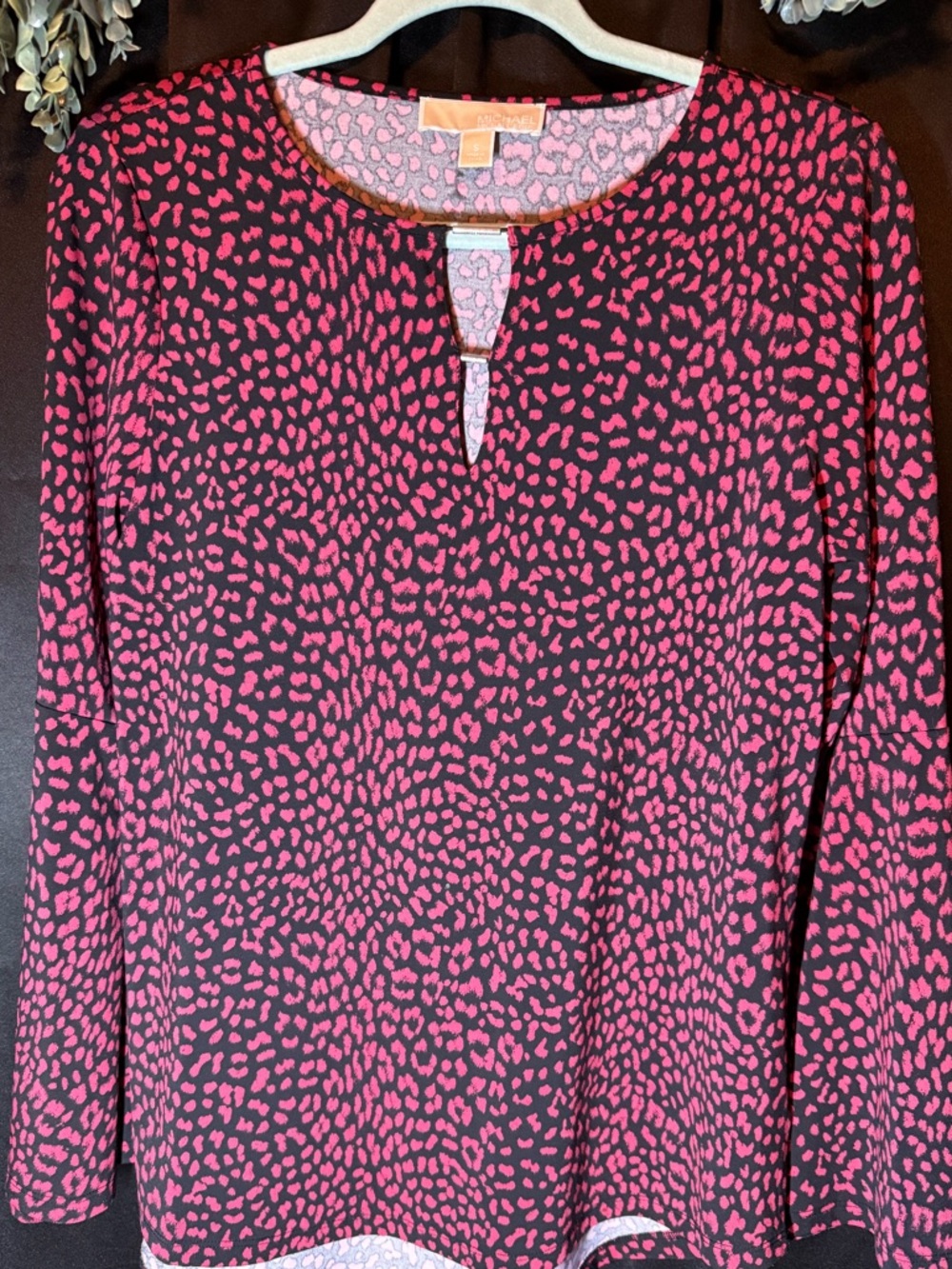 Michael Kohrs Women's Pink Leopard Print Long-Sleeve with bell sleeves